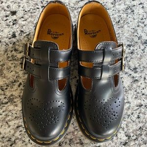 Size 5W Dr. Marten Mary Janes in Black